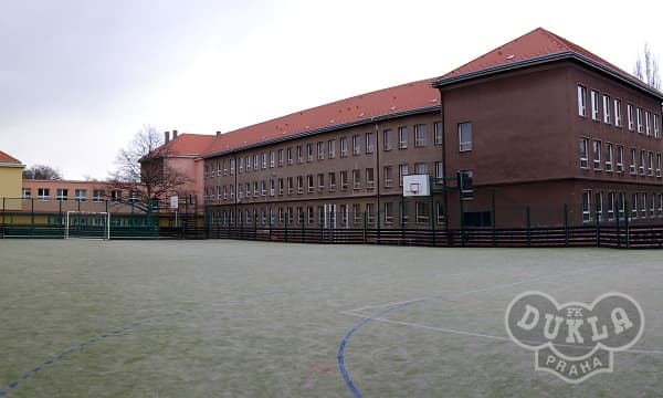 ZŠ a MŠ Antonína Čermáka — Venkovní hřiště 1